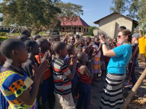 Elizabeth Renner with kids in Uganda